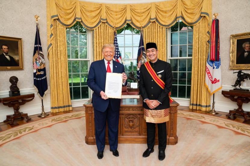 Duta Besar Republik Indonesia untuk Amerika Serikat (AS) M. Lutfi, berkunjung ke Gedung Putih untuk bertemu dengan Presiden Donald Trump, Kamis (18/4). 