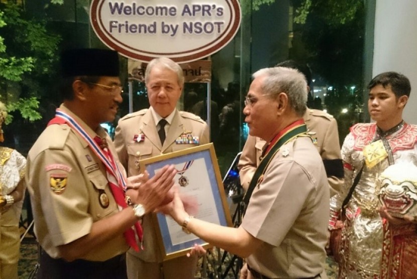 Duta Besar Republik Indonesia untuk Kerajaan Thailand, Ahmad Rusdi mendapat penghargaan Friendship Award dari National Scout Organization of Thailand. 