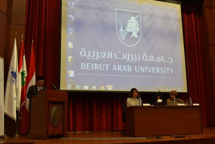 Duta Besar RI untuk Lebanon Achmad Chozin Chumaidy saat pembukaan seminar bertajuk perempuan dan politik di Beirut Arab University (BAU), pada Kamis (13/9). 