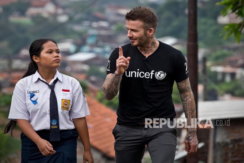 Duta Kehormatan Unicef, David Beckham bersama Sripun, saat berkunjung di Semarang. (Ilustrasi) 