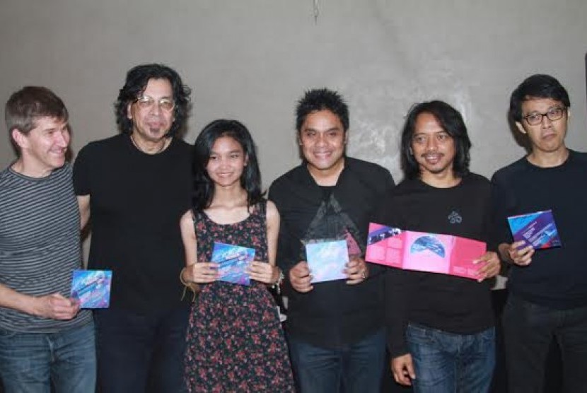 Dwiki Dharmawan bersama sejumlah musisi pendukung jelang konser Passion, Love, Life