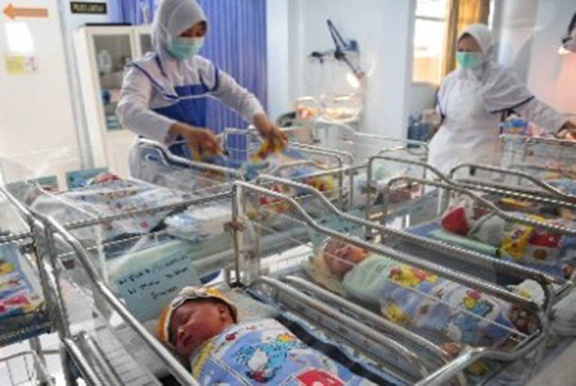 World Health Organization reports maternal and newborn mortality rate in Indonesia is still high with 359 deaths per 100 thousand births in 2012. (Illustration)