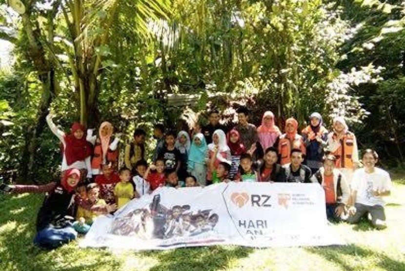 ebanyak 35 relawan Rumah Zakat (RZ) Cilik (Recil) Makassar mengunjungi Rumah Hijau Denassa (RHD).