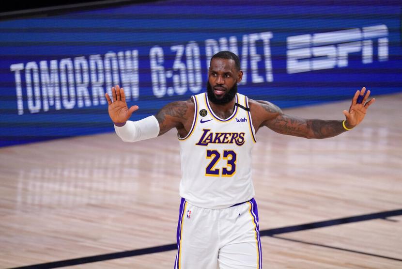 eBron James mengukir rekor jumlah kemenangan playoff pada gim ke-3 Lakers vs Rockets.