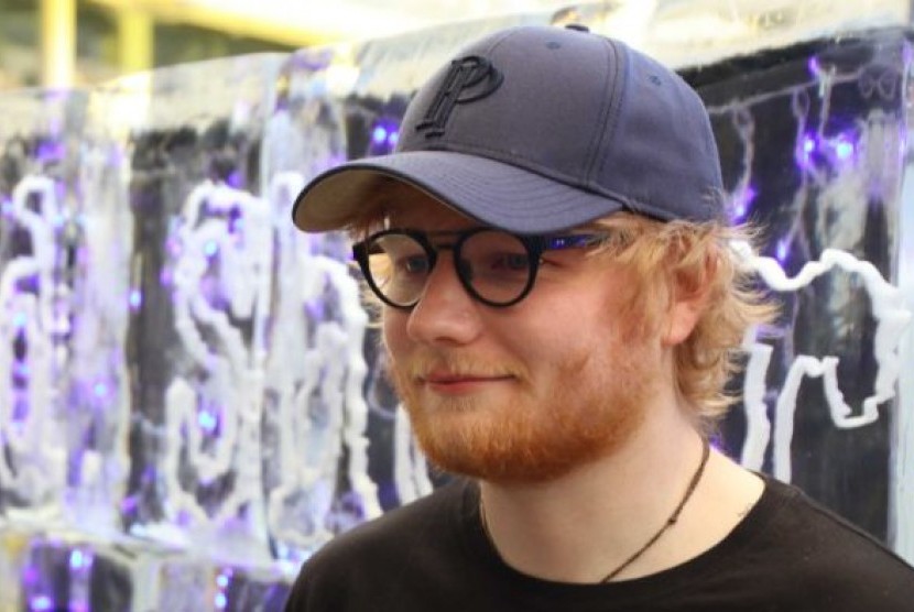 Ed Sheeran sempat tampil mendadak di salah satu gang di kota Melbourne.