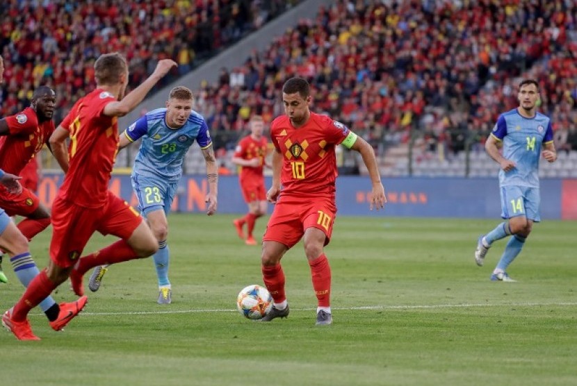 Eden Hazard saat membela Belgia melawan Kazakhstan dalam pertandingan kualifikasi Piala Eropa, Ahad (9/6) dini hari WIB