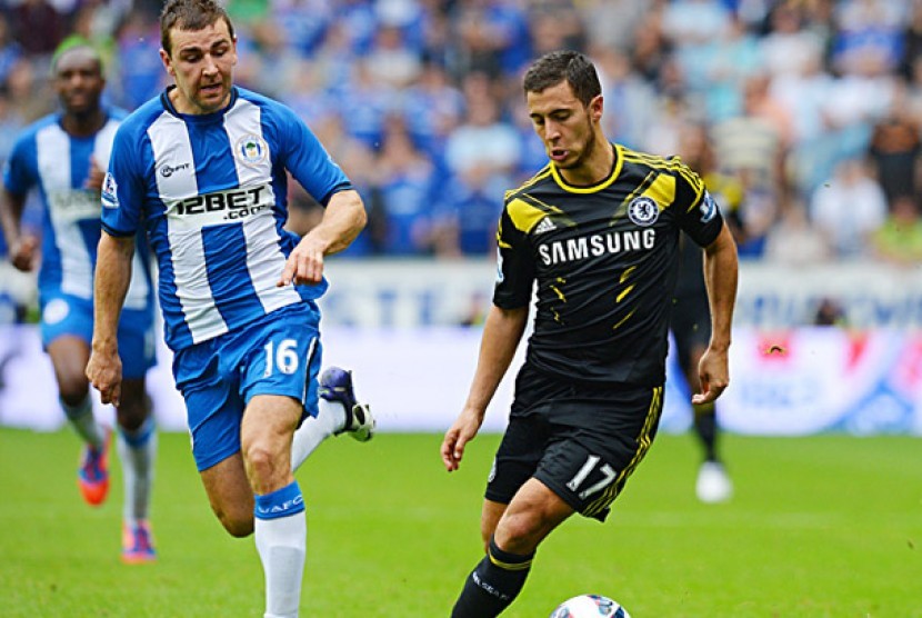 Eden Hazzard saat Chelsea melawan Wigan Athletic, Ahad (19/8).