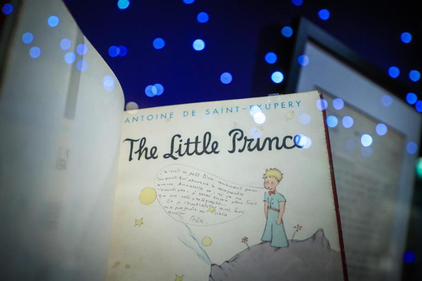 Edisi orisinal The Little Prince dengan tulisan tangan pengarangnya, Antoine de Saint Exupery, dipamerkan di  