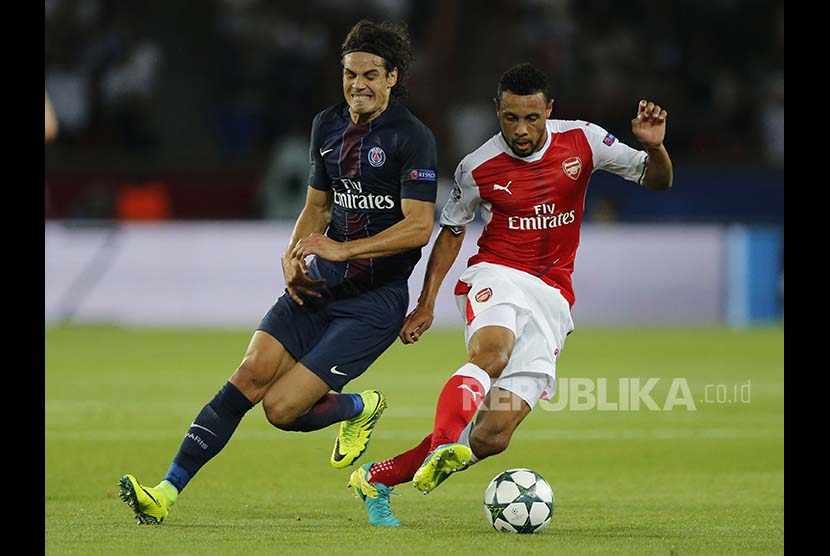 Edison Cavani (PSG) dan Francis Coquelin (Arsenal)