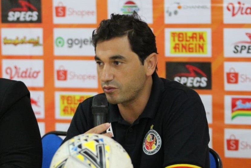 Pelatih RANS Nusantara FC Eduardo Almeida