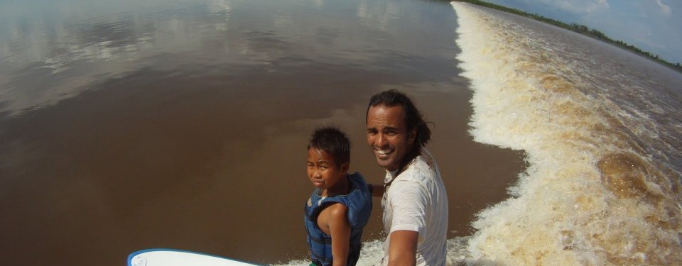 Eduardo Bage mencoba bono Sungai Kampar