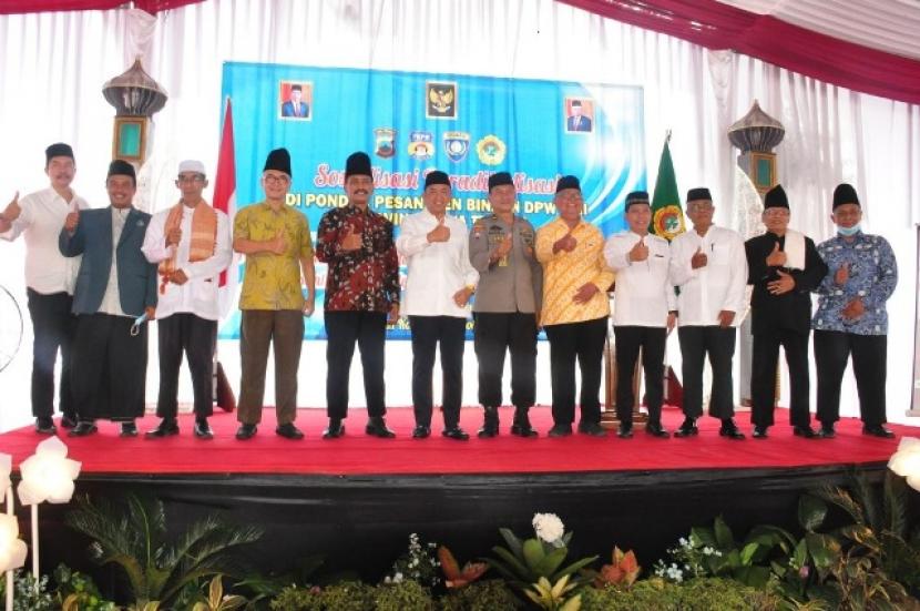 Edukasi Lembaga Dakwah Islam Indonesia Jawa Tengah bekerja sama dengan Polda Jateng. Dalam kegiatan tersebut ditegaskan radikalisme dan terorisme masih membayangi generasi muda Muslim 