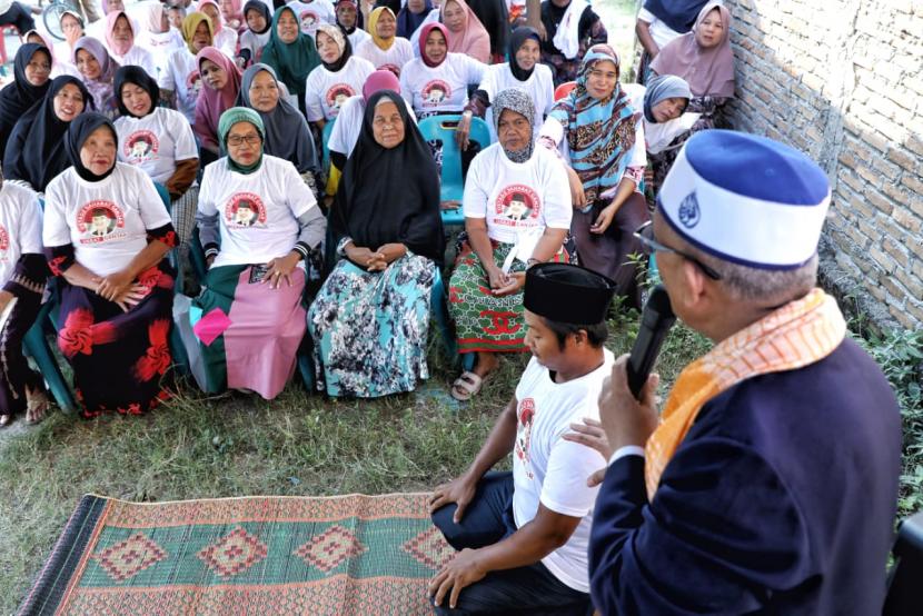 Edukasi tentang tata cara sholat dengan Hudhur Al Qalbi kepada jemaah perwiritan di Desa Lubuk Bayas, Kecamatan Teluk Mengkudu, Kabupaten Serdang Bedagai, Sumut. 