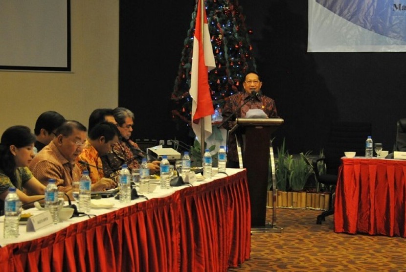 EE Mangindaan dalam Rapat Bersama Forkomimda di Ballroom Hotel Ayaduta, kota Manado, Provinsi Sulawesi Utara, Jumat (27/11 ).  