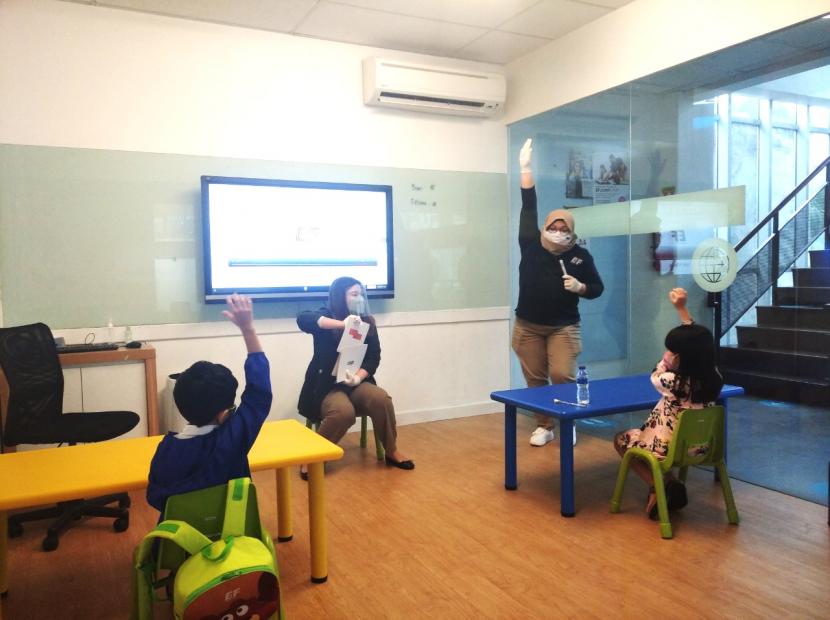 EF Kids & Teens Indonesia membuka kembali Kegiatan Belajar Mengajar dengan prokes ketat.