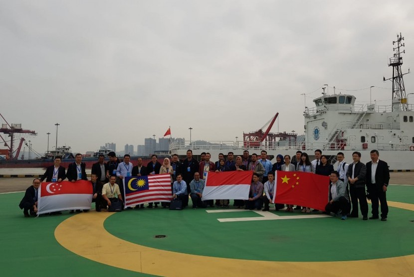 Negara pantai yaitu Indonesia, Malaysia dan Singapura serta perwakilan dari Cina menggelar kerja sama kemaritiman.
