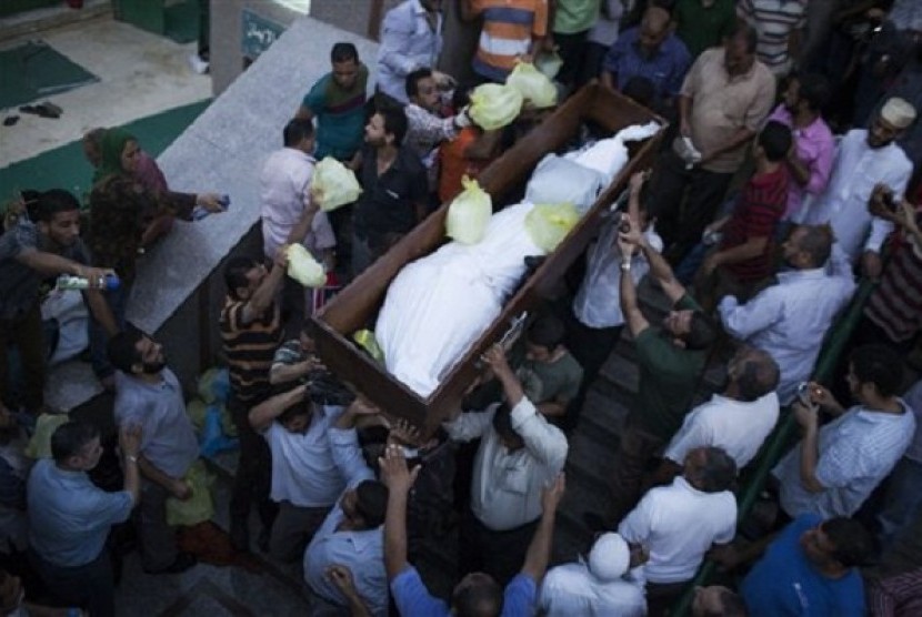 Egyptians carry a coffin with the corpse of a supporter of ousted Egypt's Islamist President Mohammed Mursi in the El-Iman mosque at Nasr City, Cairo, Egypt, Thursday, Aug. 15, 2013. 