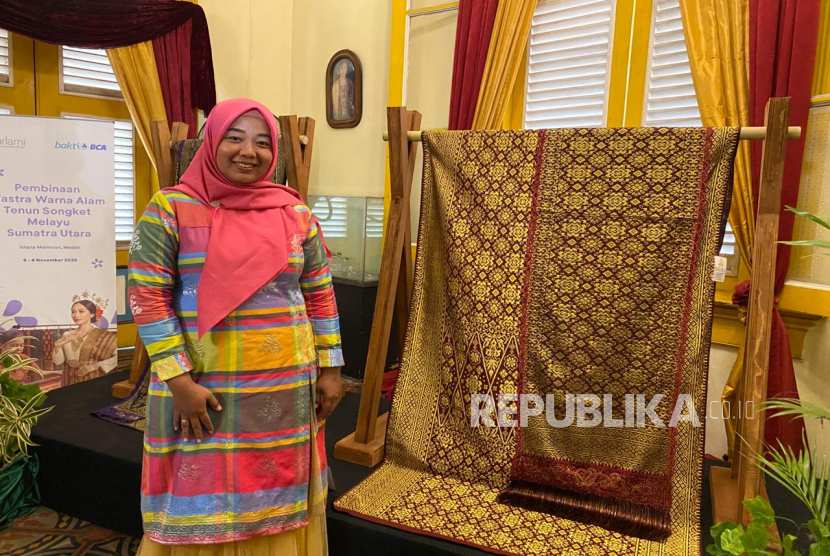 Tenun Songket Melayu Sumut Terancam Punah, Akibat Susah Regenerasi?