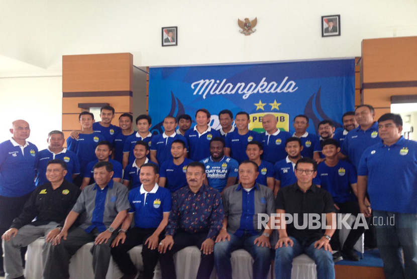 Eks pemain Chelsea Michael Essien bersama tim Persib Bandung, Selasa (14/3).