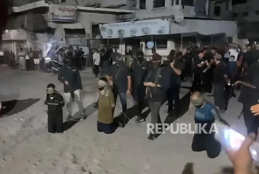 Eksekusi mati tiga pengkhianat yang bekerja kepada Israel. 