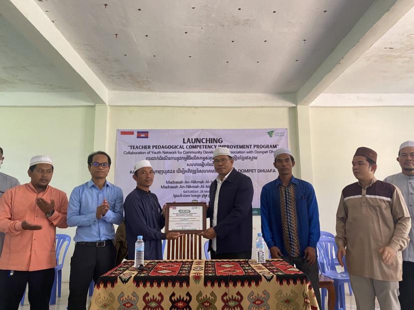 Ekselensia System Development (ESD) yang berada di bawah naungan Lembaga Pengembangan Insani Dompet Dhuafa (LPI DD) menghelat Peluncuran Program Peningkatan Kompetensi Pedagogi Guru Madrasah di Kamboja.
