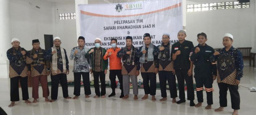 Laznas BMH menyalurkan program Ekspedisi Kebaikan Zakat dan menebar 70 dai Ramadhan ke pelosok Sulawesi Tenggara.