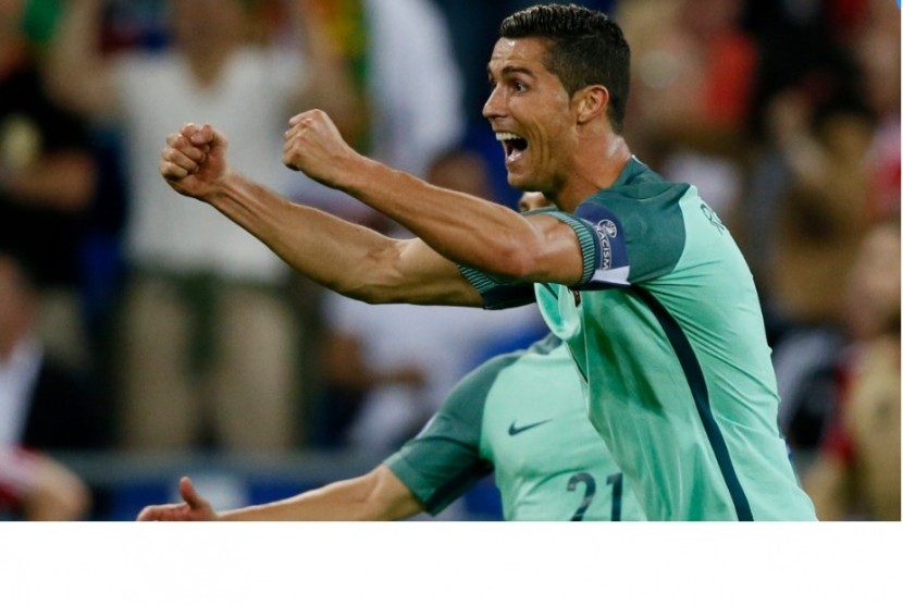 Ekspresi Cristiano Ronaldo usai bola tendangannya diteruskan Nani menjadi gol.