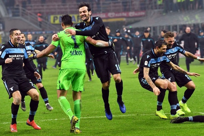 Ekspresi kegembiraan para pemain Lazio setelah mengalahkan Inter Milan pada perempat final Coppa Italia lewat adu penalti.