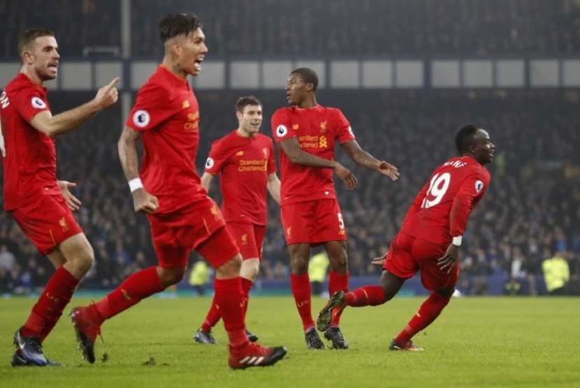 Ekspresi kegembiraan pemain Liverpool setelah menjebol gawang Everton.