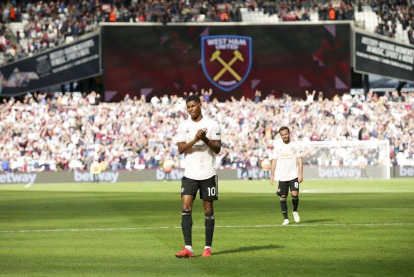 Ekspresi kekecewaan Marcus Rashford (kiri) dan Juan Mata setelah Manchester United tumbang di kandang West Ham United.