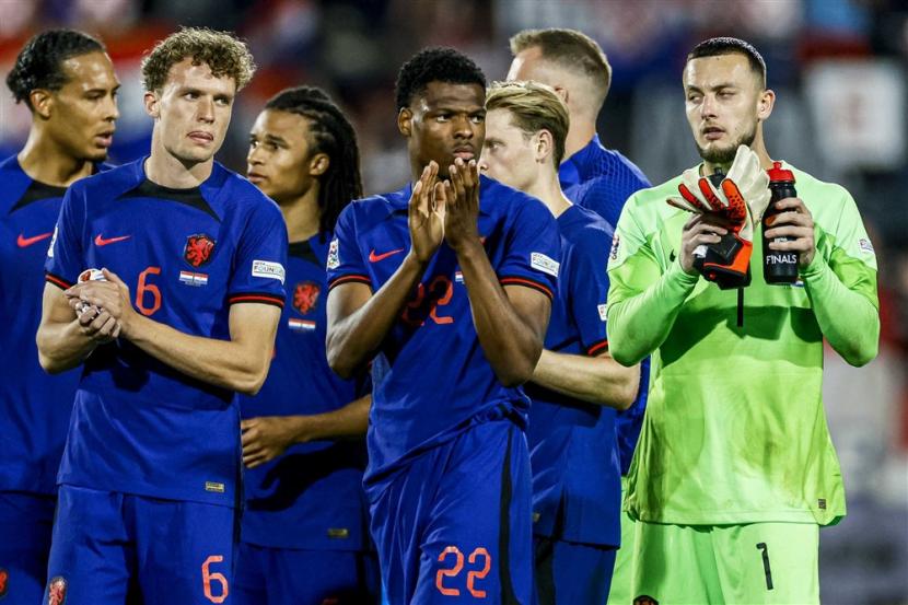 Ekspresi kekecewaan para pemain timnas Belanda setelah gagal ke final UEFA Nations League karena dikalahkan Kroasia 2-4 di semifinal.