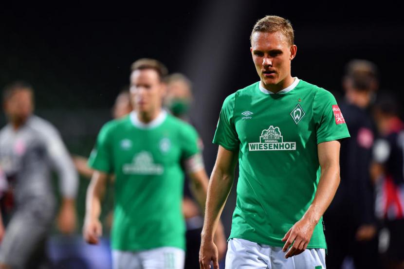 Ekspresi kekecewaan pemain Werder Bremen usai dikalahkan Eintracht Frankfurt pada laga Kamis Dinihari.