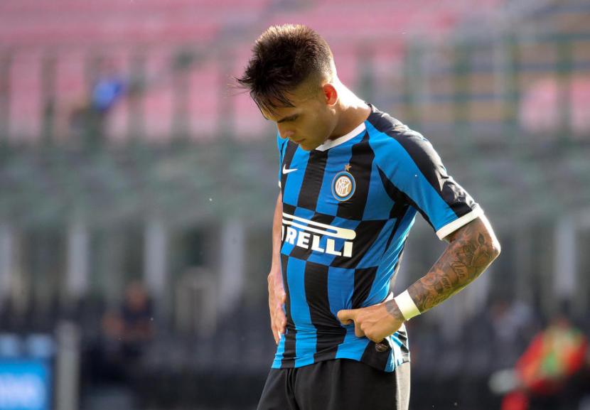 Ekspresi kekecewaan penyerang Inter Milan Lautaro Martinez saat timnya kalah dari Bologna.