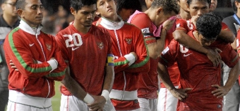 Ekspresi kekecewaan sejumlah pesepakbola timnas Indonesia seusai pertandingan leg kedua final AFF Suzuki Cup 2010 di stadion utama Gelora Bung Karno, Jakarta.