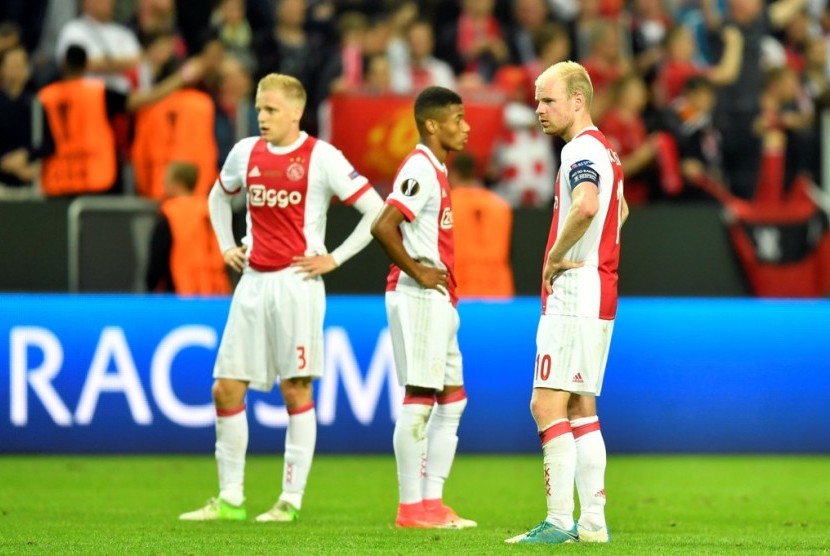 Ekspresi para pemain Ajax setelah gagal menjuarai Liga Europa.