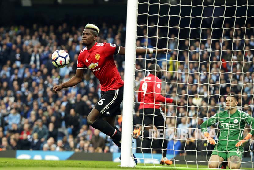 Ekspresi Paul Pogba setelah mencetak gol penyeimbang Manchester United ke gawang City pada laga derby Manchester di Etihad Stadium, Ahad (8/4) dini hari. 