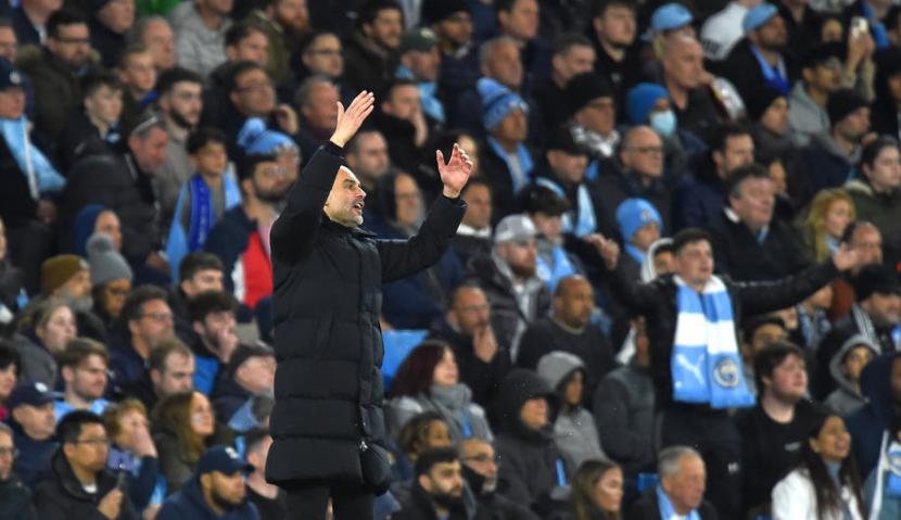 Ekspresi pelatih Manchester City Pep Guardiola saat mendampingi timnya melawan Real Madrid pada leg pertama semifinal Liga Champions.