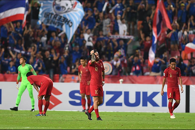 Ekspresi pemain Indonesia setelah gawang Indonesia dibobol Thailand dalam laga lanjutan Piala AFF 2018 di Stadion Nasional Rajamangala.