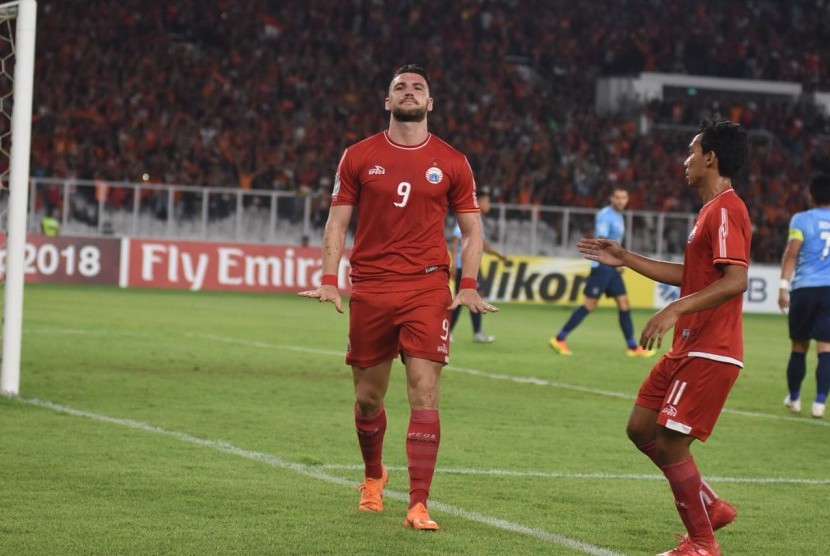 Ekspresi penyerang Persija Jakarta Marko Simic (kiri) usai mencetak gol ke gawang JDT.