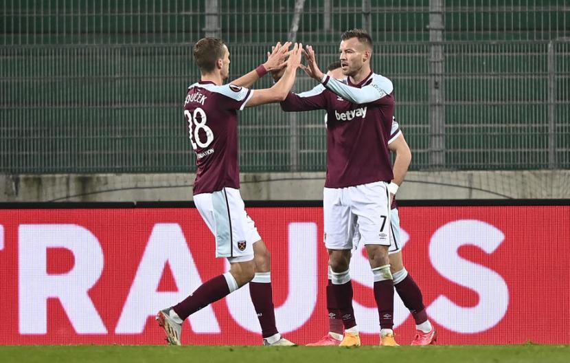 Ekspresi penyerang West Ham, Andry Yarmolenko (kanan) usai mencetak gol ke gawang Rapied Wien.