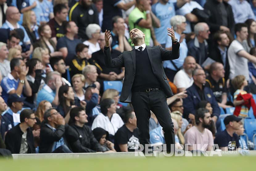Ekspresi Pep Guardiola pada pertandingan Manchester City melawan West Ham United