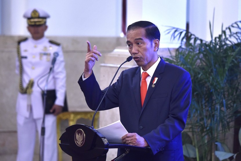 Ekspresi Presiden Joko Widodo saat menyampaikan arahan pada Pembukaan Rakernas Pengawasan Intern Pemerintah Tahun 2017 di Istana Negara, Jakarta, Kamis (18/5). 