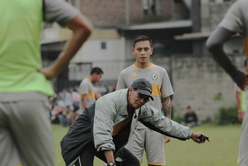 elatih PSS Sleman, Freddy Muly.