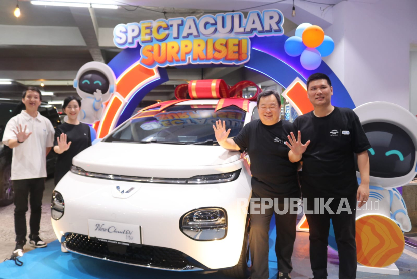 Wuling New Cloud EV Lite Jadi Puncak Apresiasi dari Electronic City SCBD