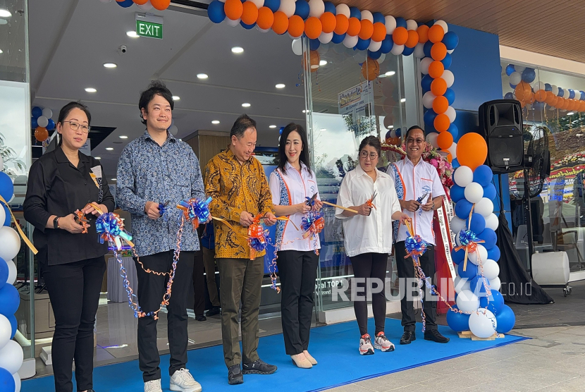 Electronic City Indonesia, Tbk telah meresmikan toko baru di MarktLane Sentul dengan membawa esensi belanja dengan pelayanan mantap dan banyak untungnya. Hal ini mengusung tema Toko Elektronik Modern Terlengkap & Terpercaya.