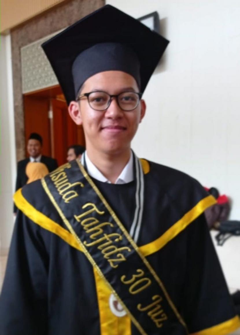 Elhurr Zohaeri, hafiz lulusan Pondok Quran Boarding School (PQBS).