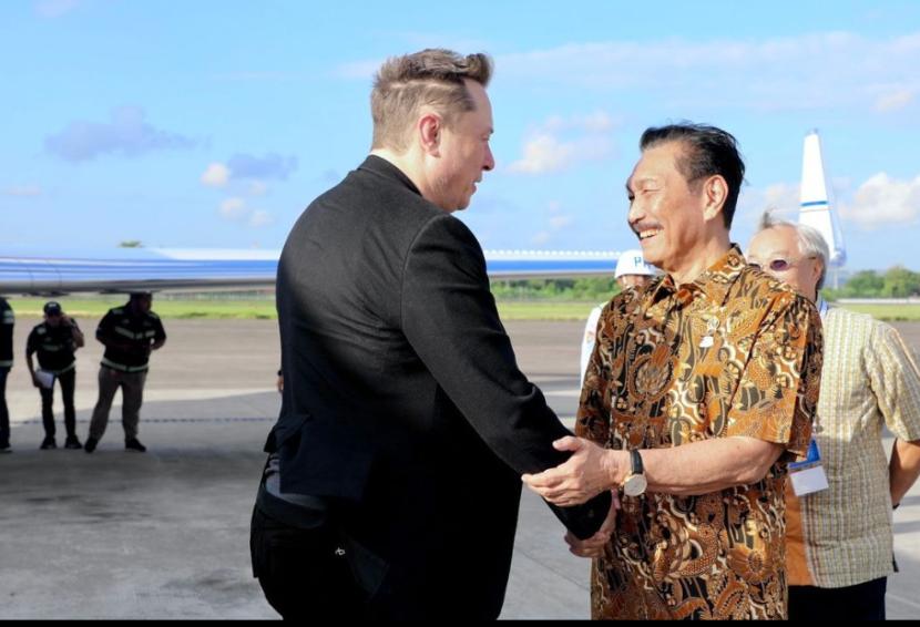Elon Musk tiba di Bali dijemput oleh Menko Marves Luhut Binsar Pandjaitan.