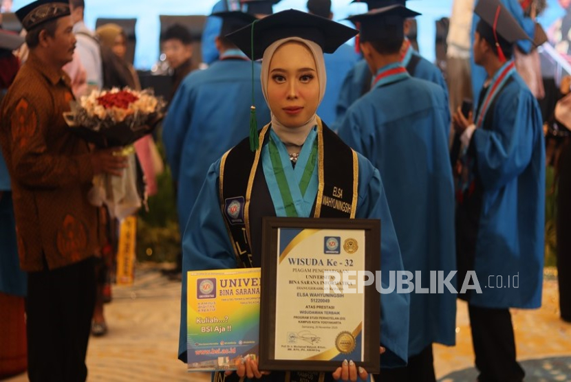 Cerita Elsa, Cum Laude dan Donat Online