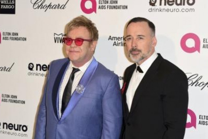 Elton John dan pasangannya, David Furnish.
