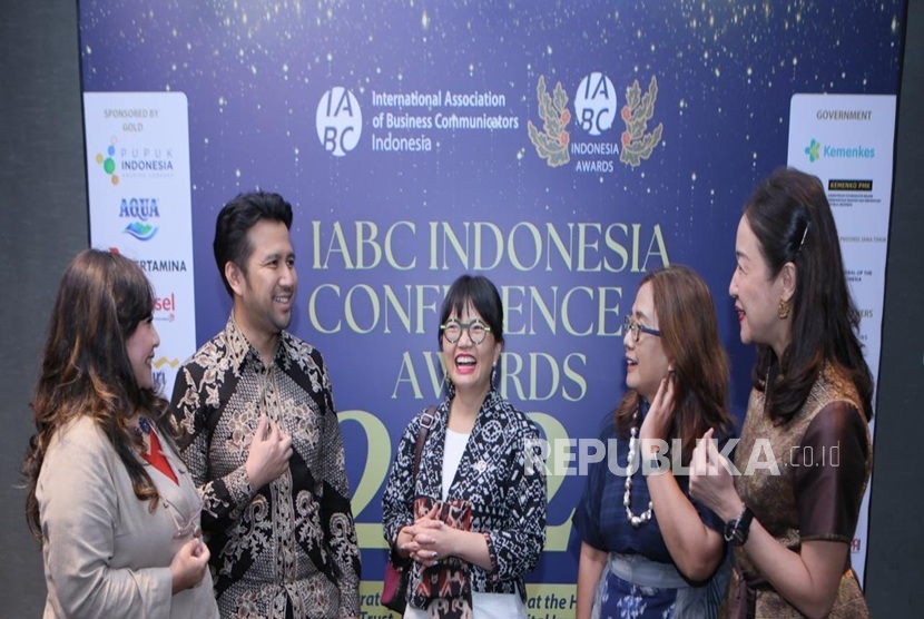 Elvera N. Makki, President IABC Indonesia, Founder & CEO VMCS Communications & Social Impact, Emil Elestianto Dardak, Wakil Gubernur Jawa Timur, Prof. Stella Christie Wakil Menteri Pendidikan Tinggi, Sains, dan Teknologi Republik Indonesia, Shanti Ruwyastuti  Board Member IABC Indonesia, dan Dwi Fatan Lilyana Direktur SDM dan Umum PT. Pelabuhan Indonesia (Persero) juga sebagai Advisor IABC Indonesia.